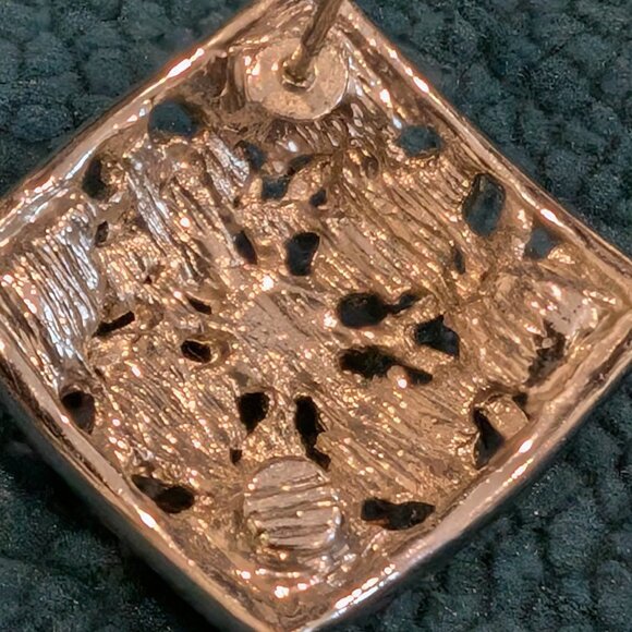 The vintage earrings are adorned with numerous clear rhinestones, - Picture 4 of 4